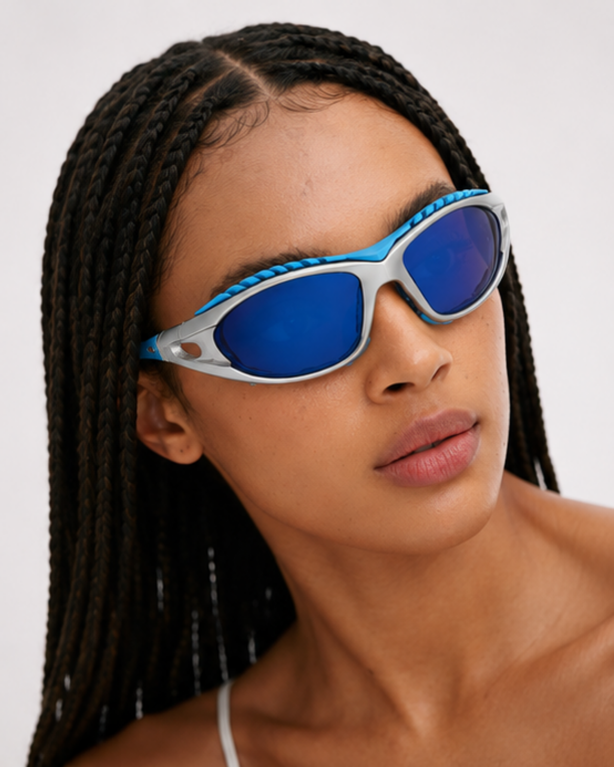 Runner wearing the Doral polarized training sunglasses with blue lenses