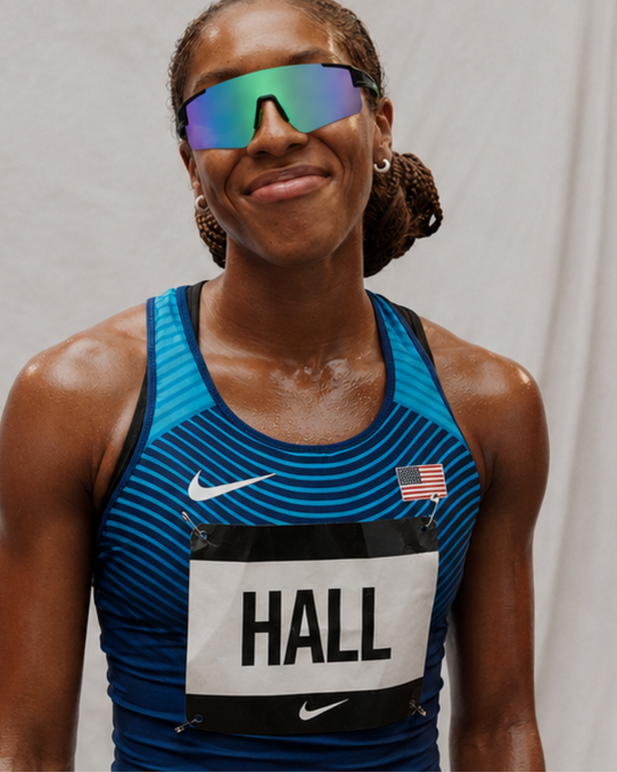 Runner wearing the Rickenbacker frameless shield sunglasses in bright sun